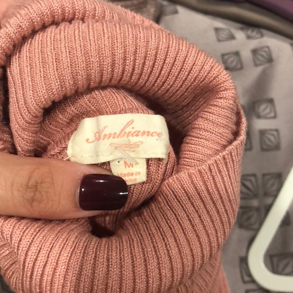 Cute pink turtle neck - Picture 3 of 3